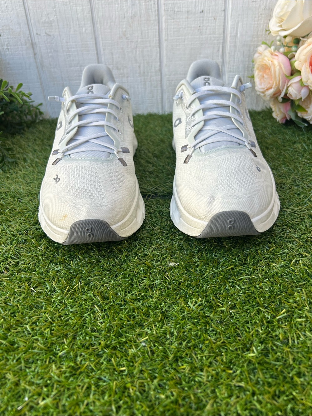 On Running CLOUDTILT
Women RUNNING SHOES Color: Glacier/Ice
Size 7 gently used - Picture 10 of 16